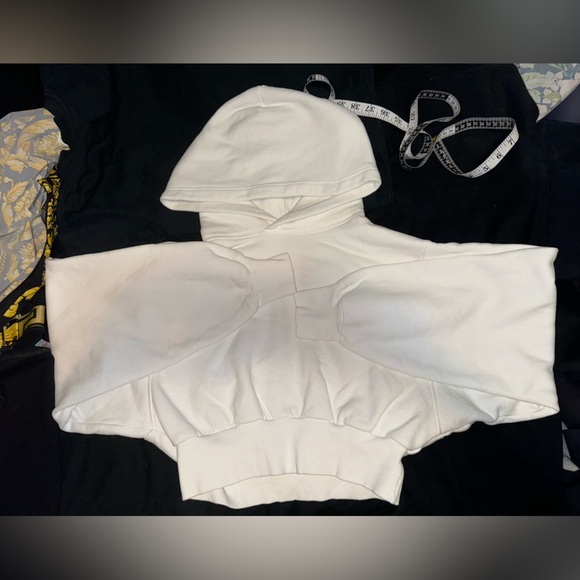 TWO TNA cozy AF cropped sweatshirt - black and white - Picture 1 of 10